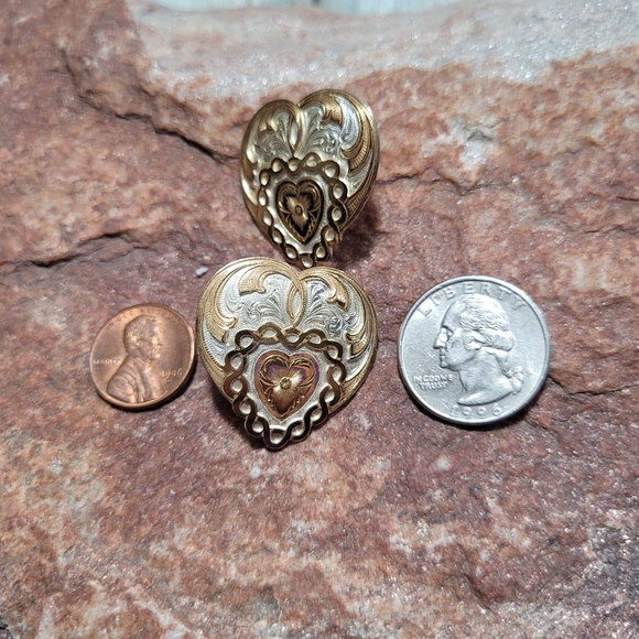 Vintage Western Floral Ornate Heart Earrings. - Picture 6 of 7